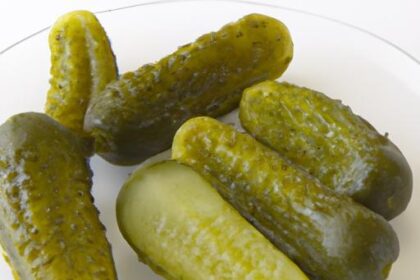 Crisp & Fresh: The Low-Calorie Delight of Dill Pickles
